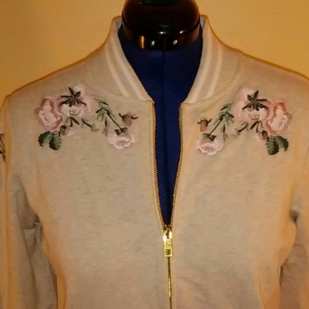 Embroidered Floral Jacket - Picture 4 of 6